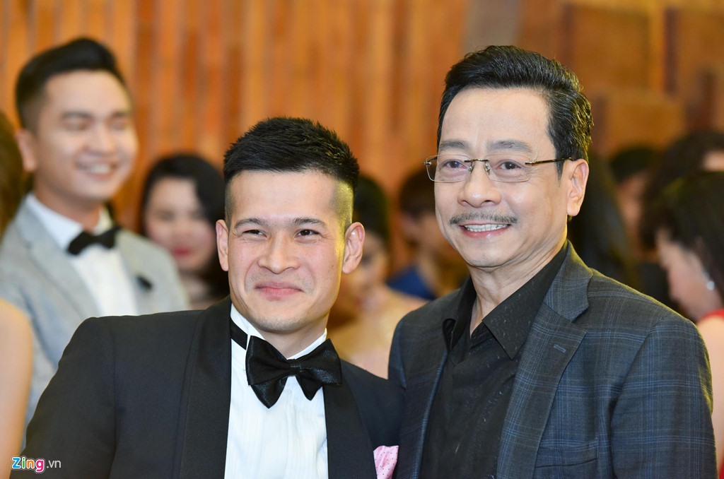 Huyền My gợi cảm trên thảm đỏ giải Cống hiến